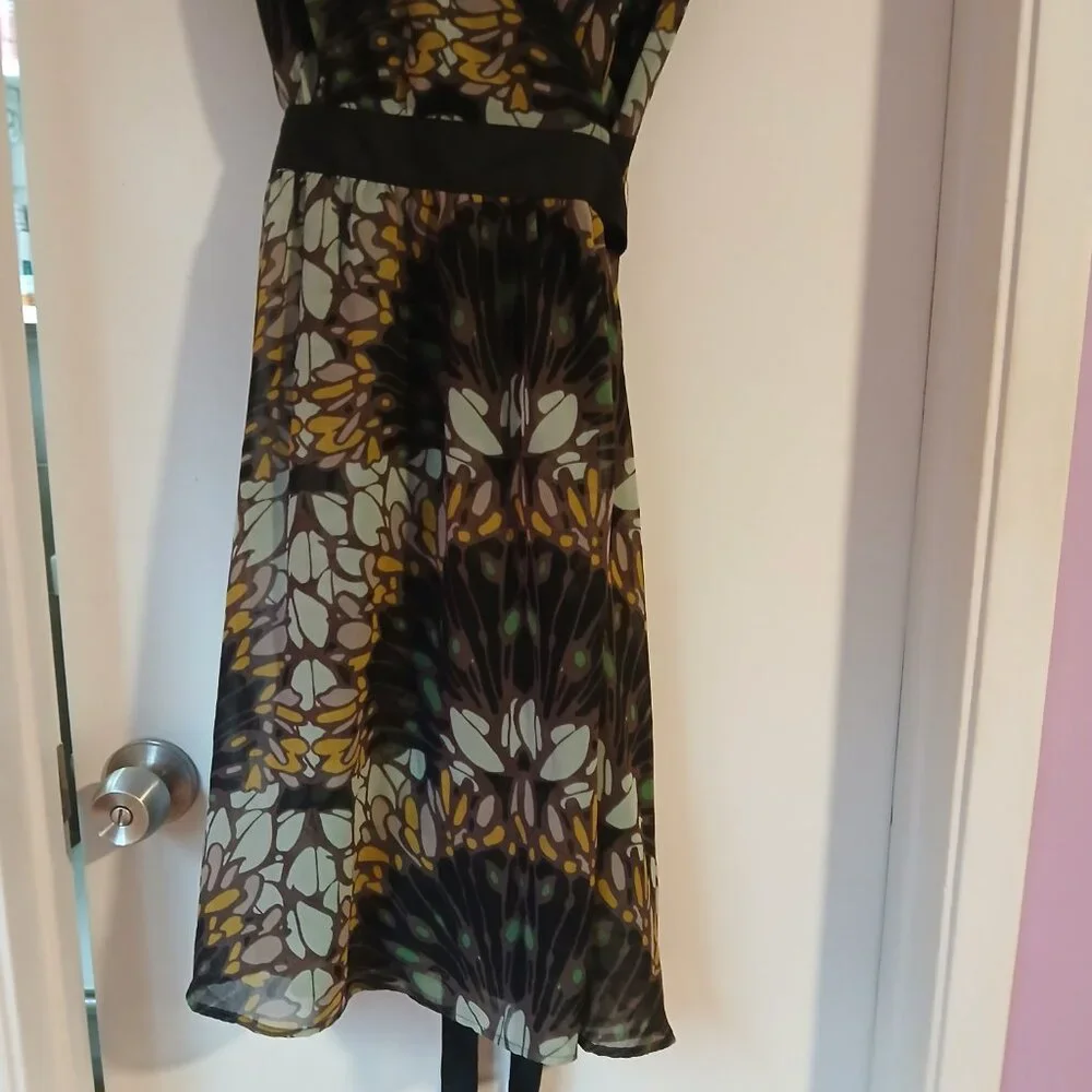 Banana Republic Women's Sheer Floral Wrap Dress SZ 8 GUC - Picture 3 of 13